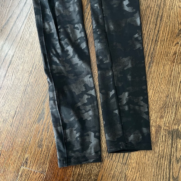 Spanx look at me now size medium camo leggings - Picture 2 of 7